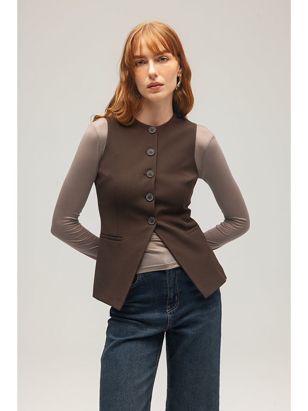 Kahverengi Kadın Modern Fit Düz Kesim Düğmeli Dokuma Yelek