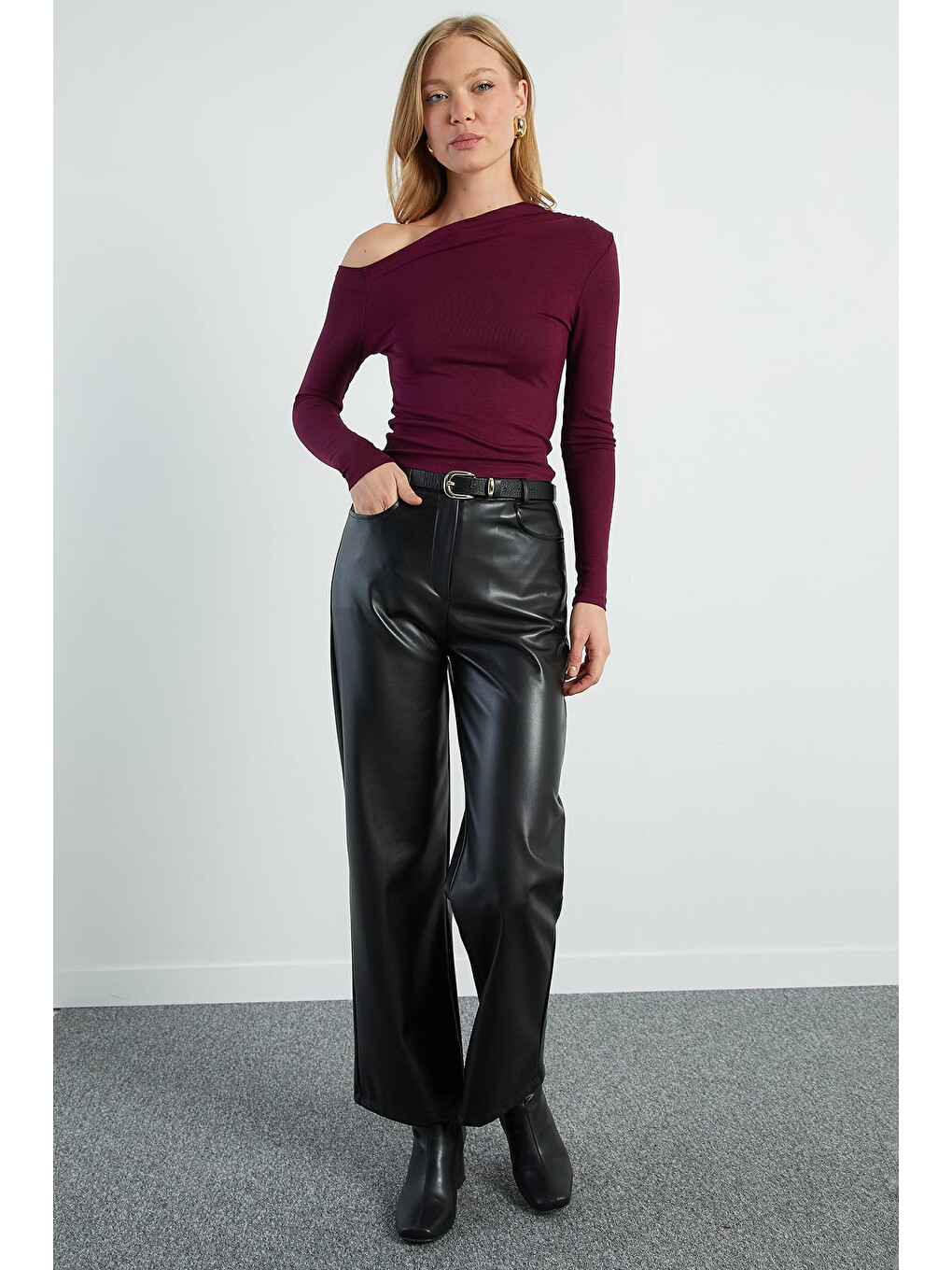 Mürdüm Asimetrik Yaka Omzu Açık Slim Fit Bluz-2