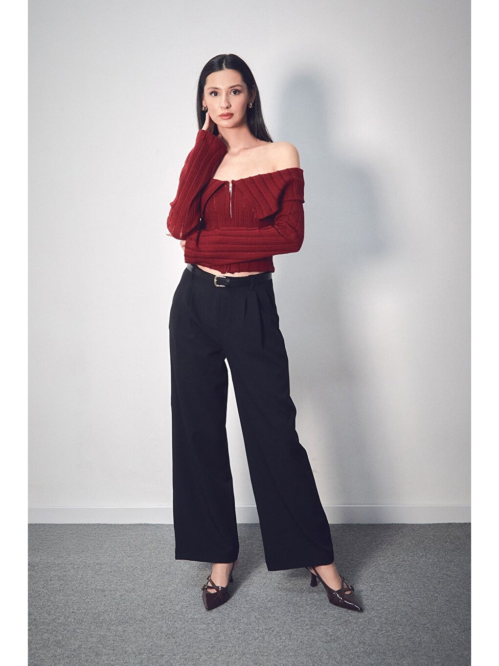 Bordo Madonna Yaka Fermuarlı Triko Bluz-1