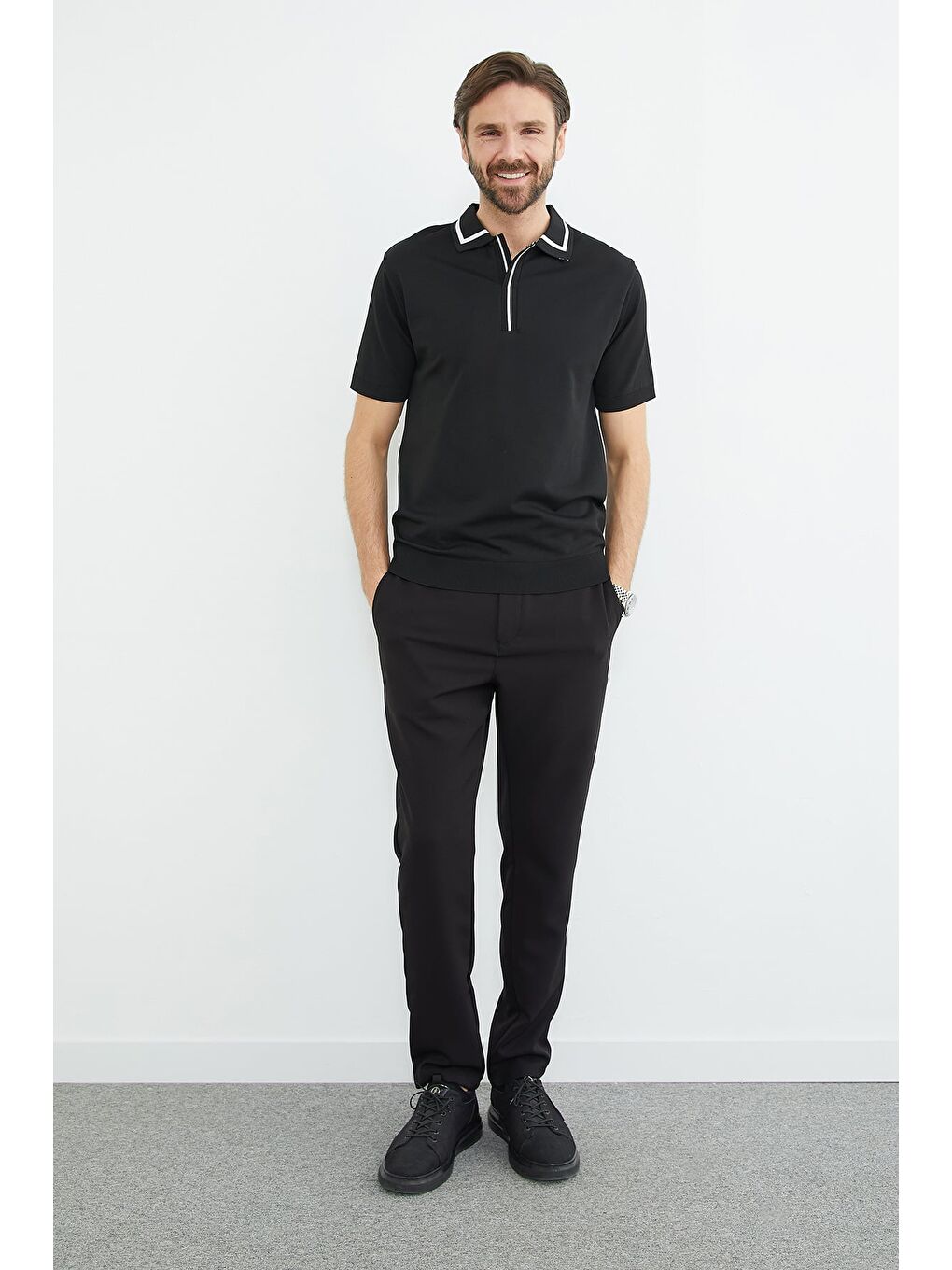 Siyah Çizgili Apaş Yaka Triko Tişört-2