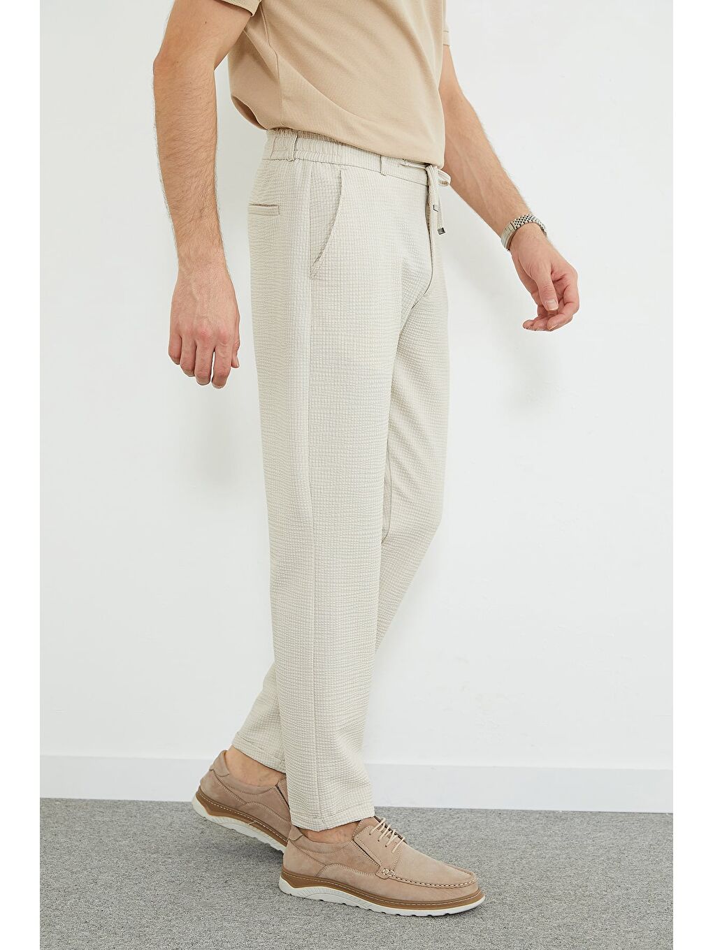 Bej Çizgili Duble Paça Beli Bağlamalı Pantolon