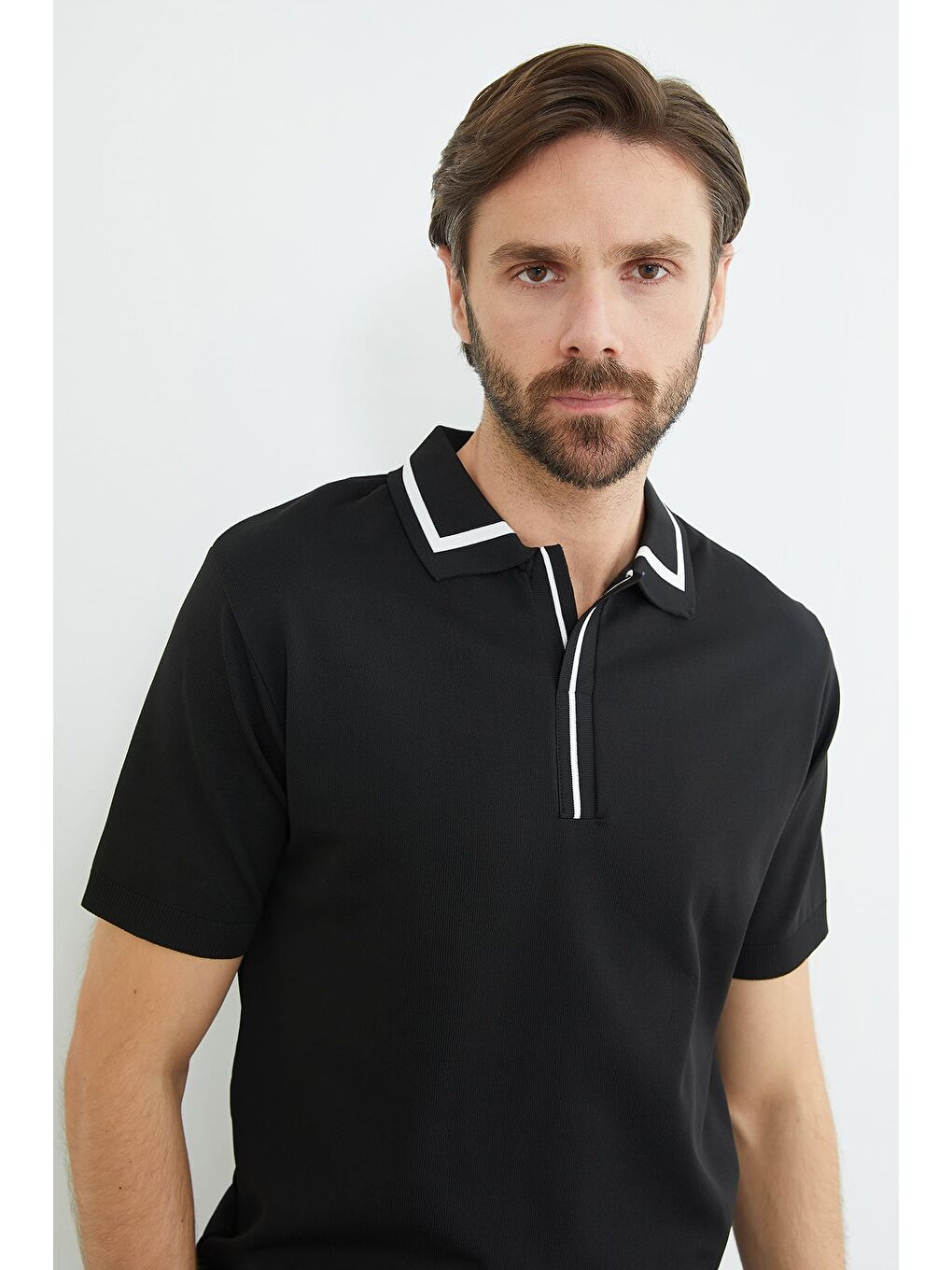 Siyah Çizgili Apaş Yaka Triko Tişört-4