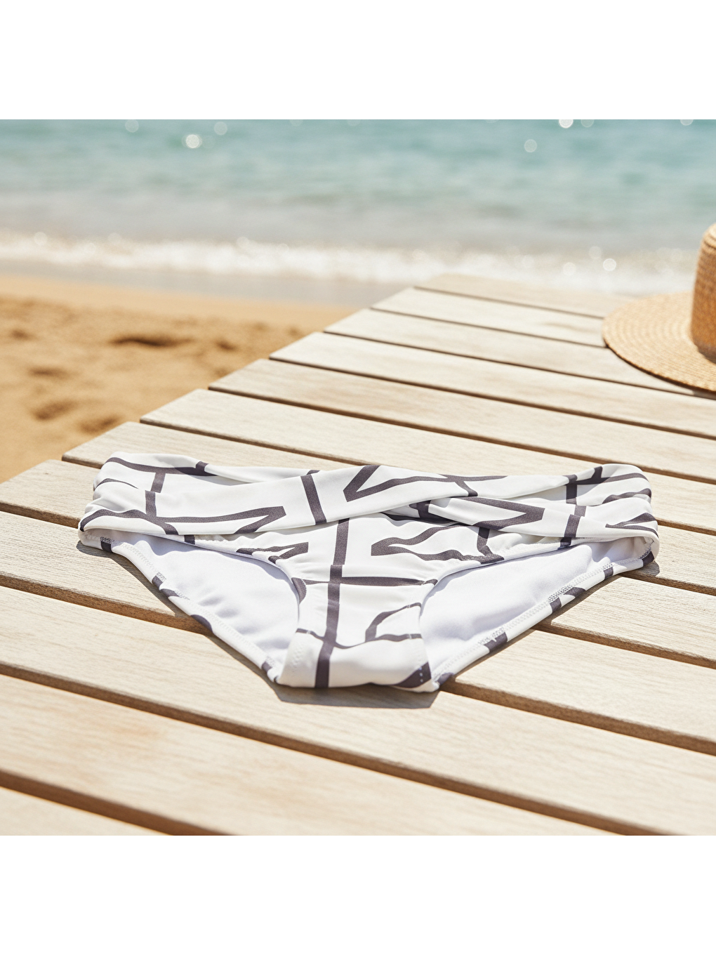 Kadın Plaj Giyim Ekru Kahve Desenli Önü Çapraz Bikini Alt Bb2560-1