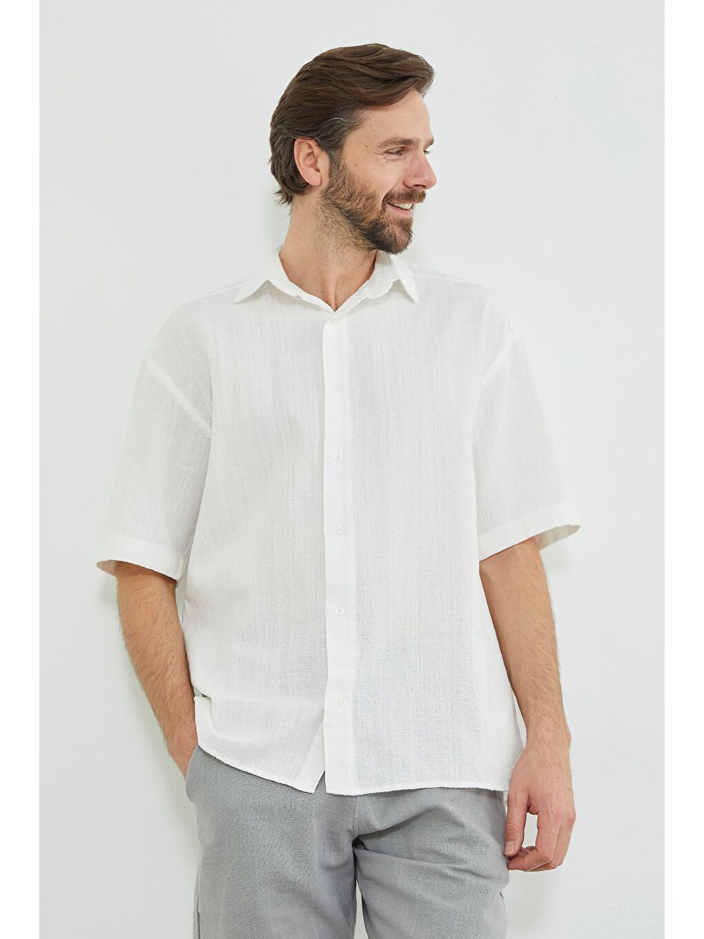 Beyaz Keten Görünümlü Kısa Kollu Gömlek-3