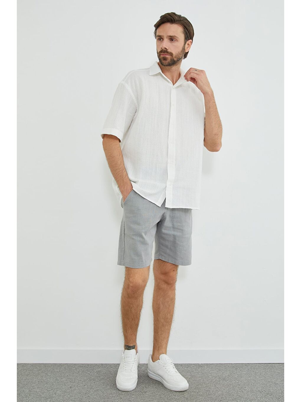 Beyaz Keten Görünümlü Kısa Kollu Gömlek-4