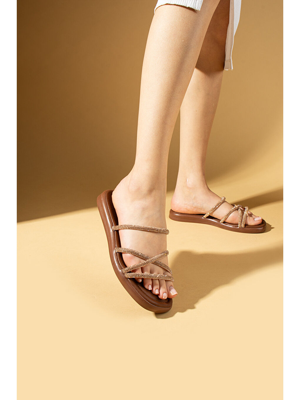 Kahverengi Taş Detaylı Rahat Taban Kadın Terlik 57-041-25Taşlı-2