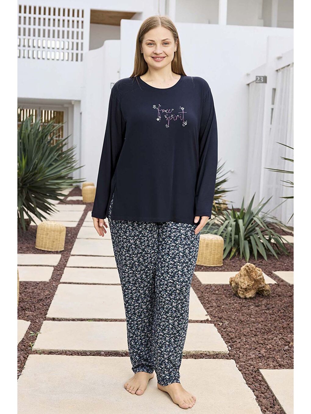 Lacivert Büyük Beden Viskon Kadın Uzun Kol Pijama Takımı 250495 Laci02-3