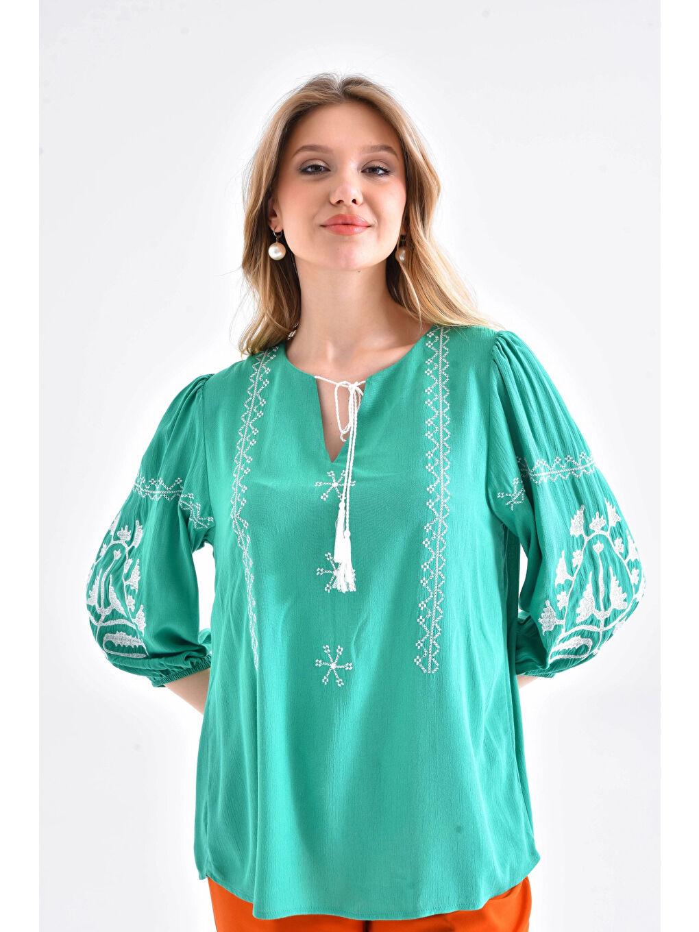 Yeşil Kadın Nakış İşelmeli Bağcıklı Uzun Kol Dokuma Bluz-2