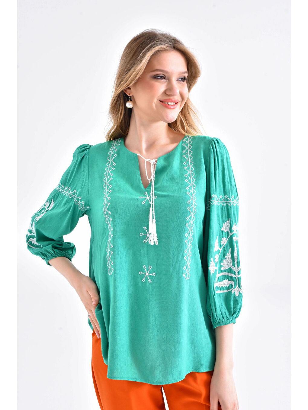 Yeşil Kadın Nakış İşelmeli Bağcıklı Uzun Kol Dokuma Bluz-3
