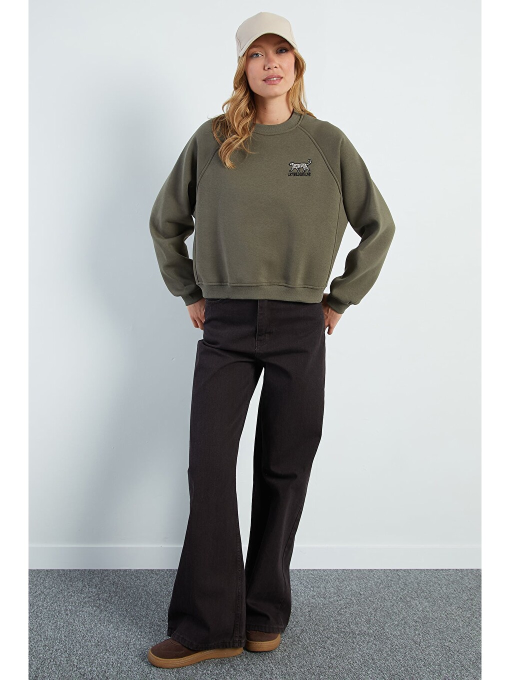 Haki 3 İplik Leopar Nakışlı Reglan Kol Oversize Sweatshirt-3