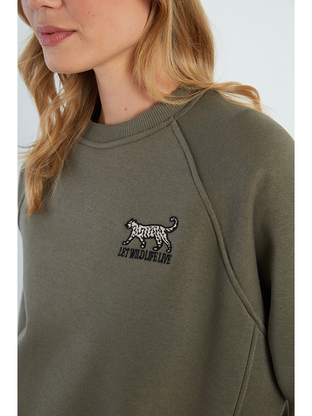 Haki 3 İplik Leopar Nakışlı Reglan Kol Oversize Sweatshirt-4