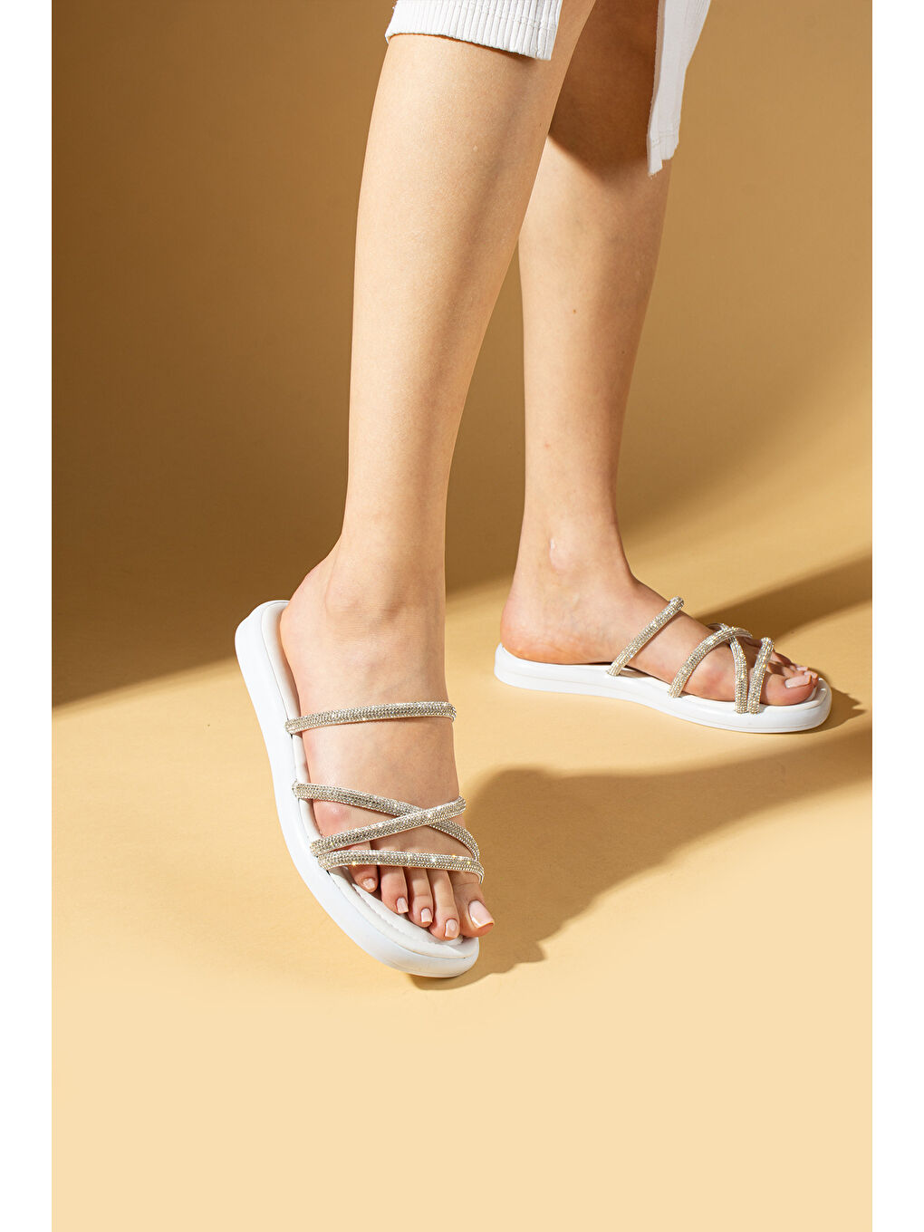 Beyaz Taş Detaylı Rahat Taban Kadın Terlik 57-041-25Taşlı-2