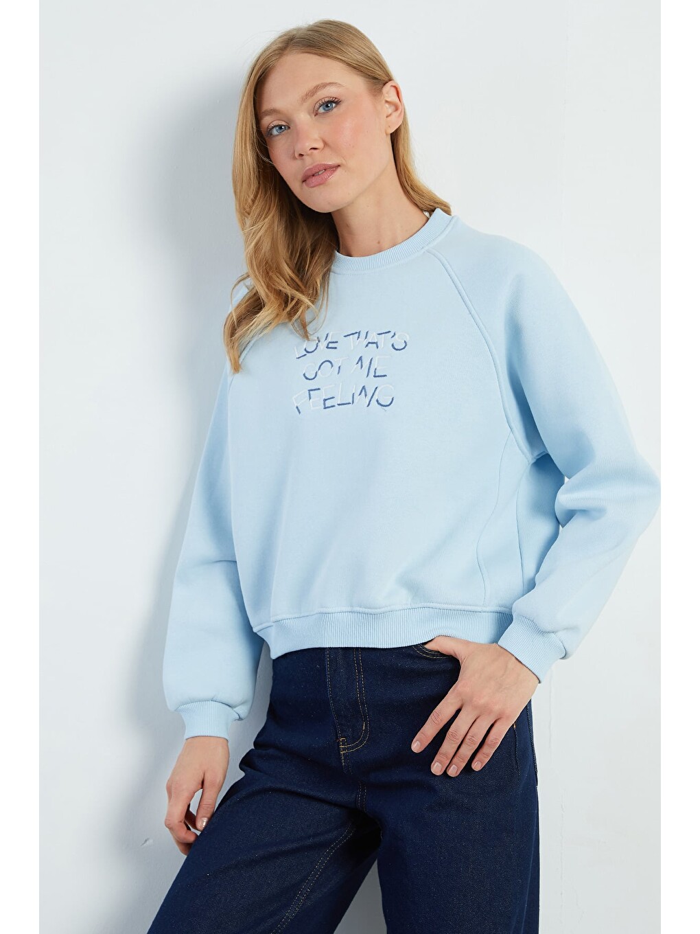 Mavi 3 İplik Yazı Nakışlı Reglan Kol Oversize Sweatshirt-3