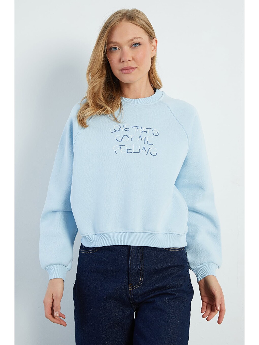Mavi 3 İplik Yazı Nakışlı Reglan Kol Oversize Sweatshirt-4