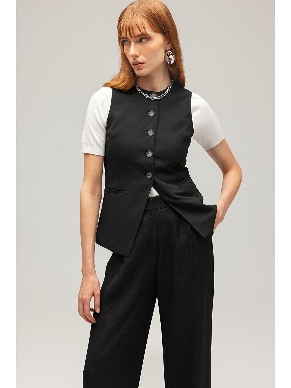 Siyah Kadın Modern Fit Düz Kesim Düğmeli Dokuma Yelek