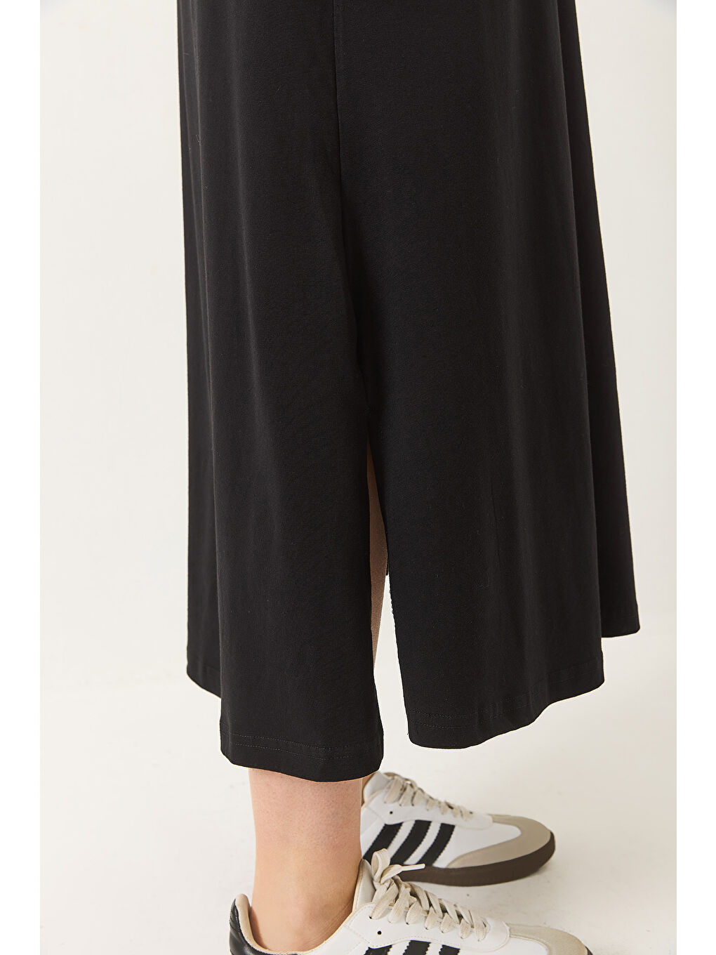 Siyah Kadın V Yaka Kısa Kollu Cep Detaylı Uzun Basic Elbise-4