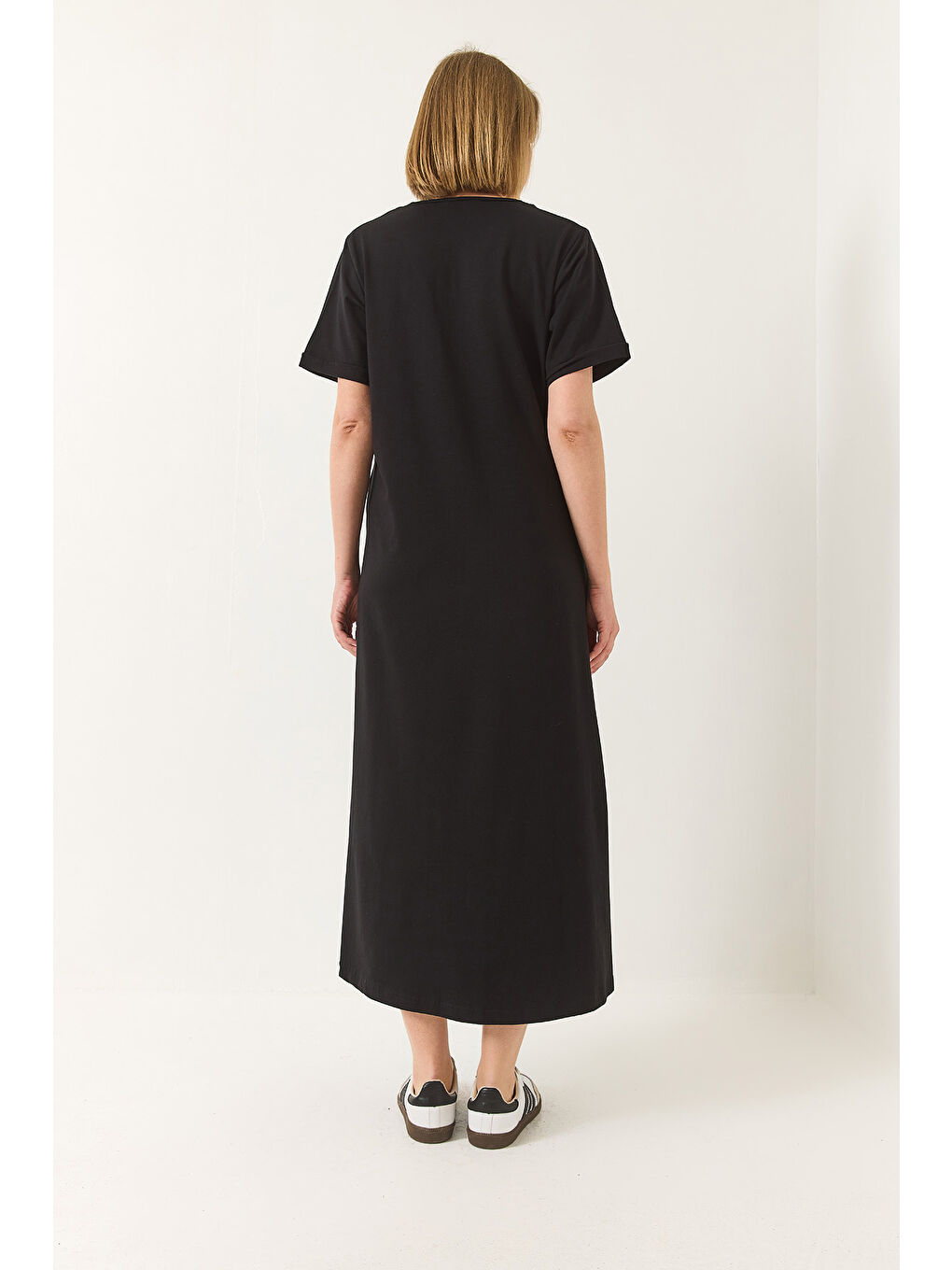 Siyah Kadın V Yaka Kısa Kollu Cep Detaylı Uzun Basic Elbise-5