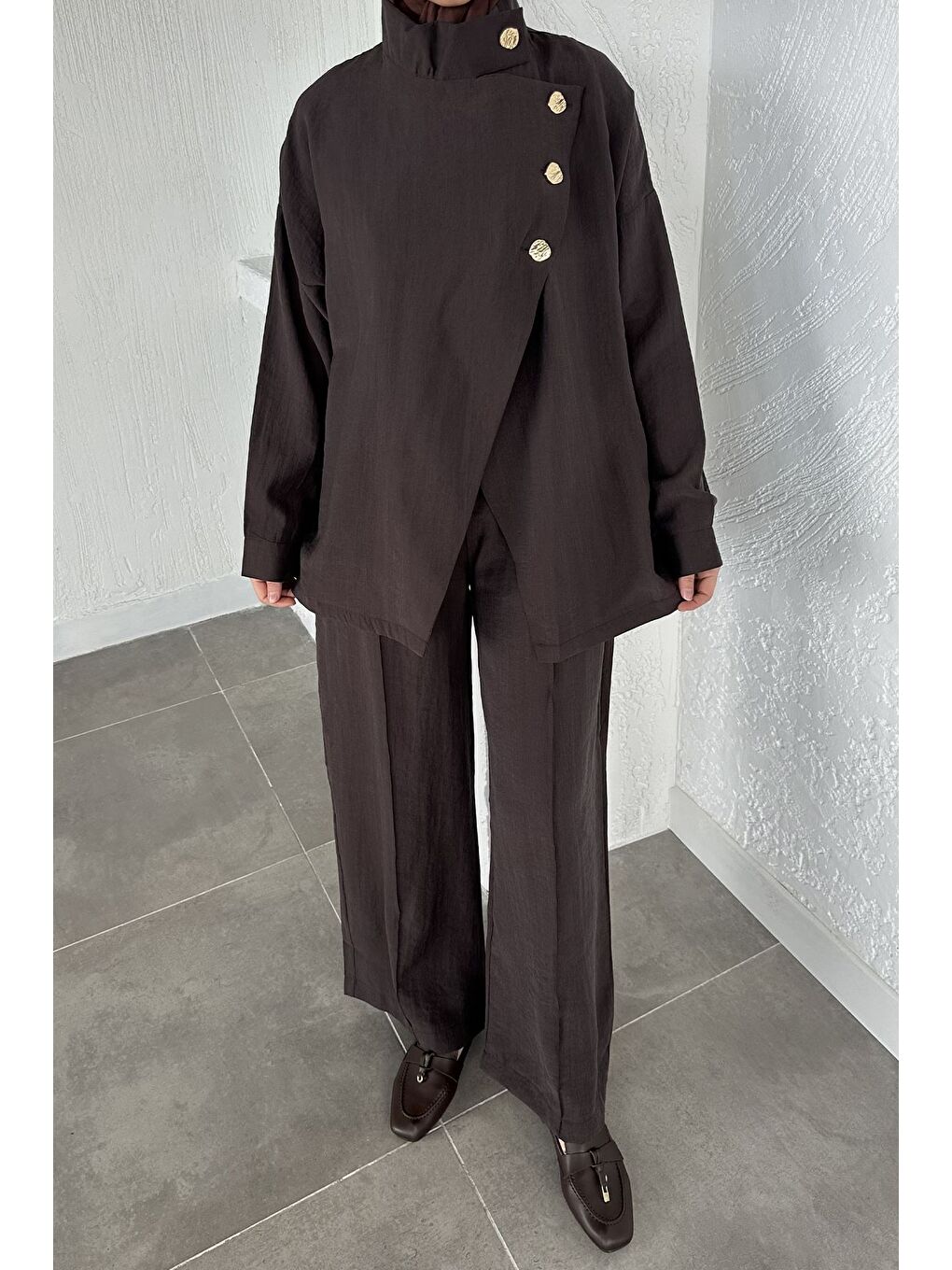 Kahverengi Düğme Detaylı Kuşaklı Tunik Pantolon Tesettür İkili Takım-4