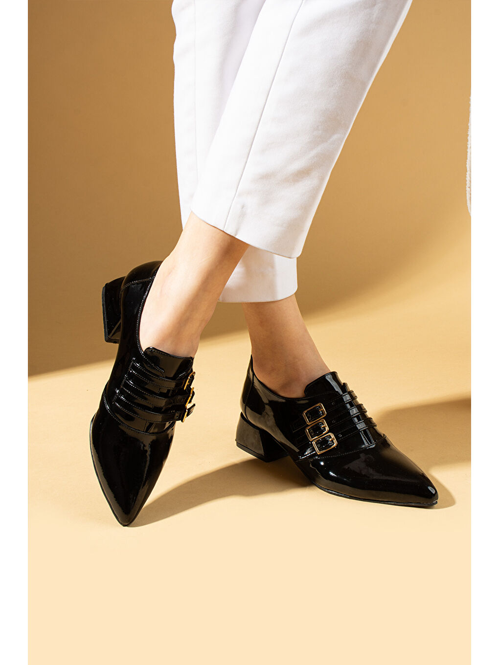 Siyah Sivri Burunlu 3 Tokalı Topuklu Kadın Ayakkabı 53-500-24Rugan-2