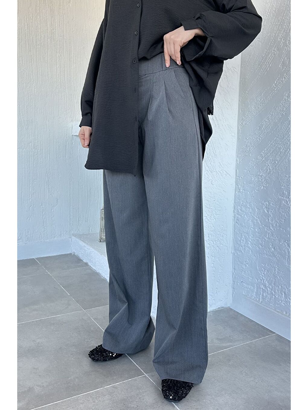 Antrasit Pileli Kemer Aksesuarlı Tesettür Kumaş Pantolon-2