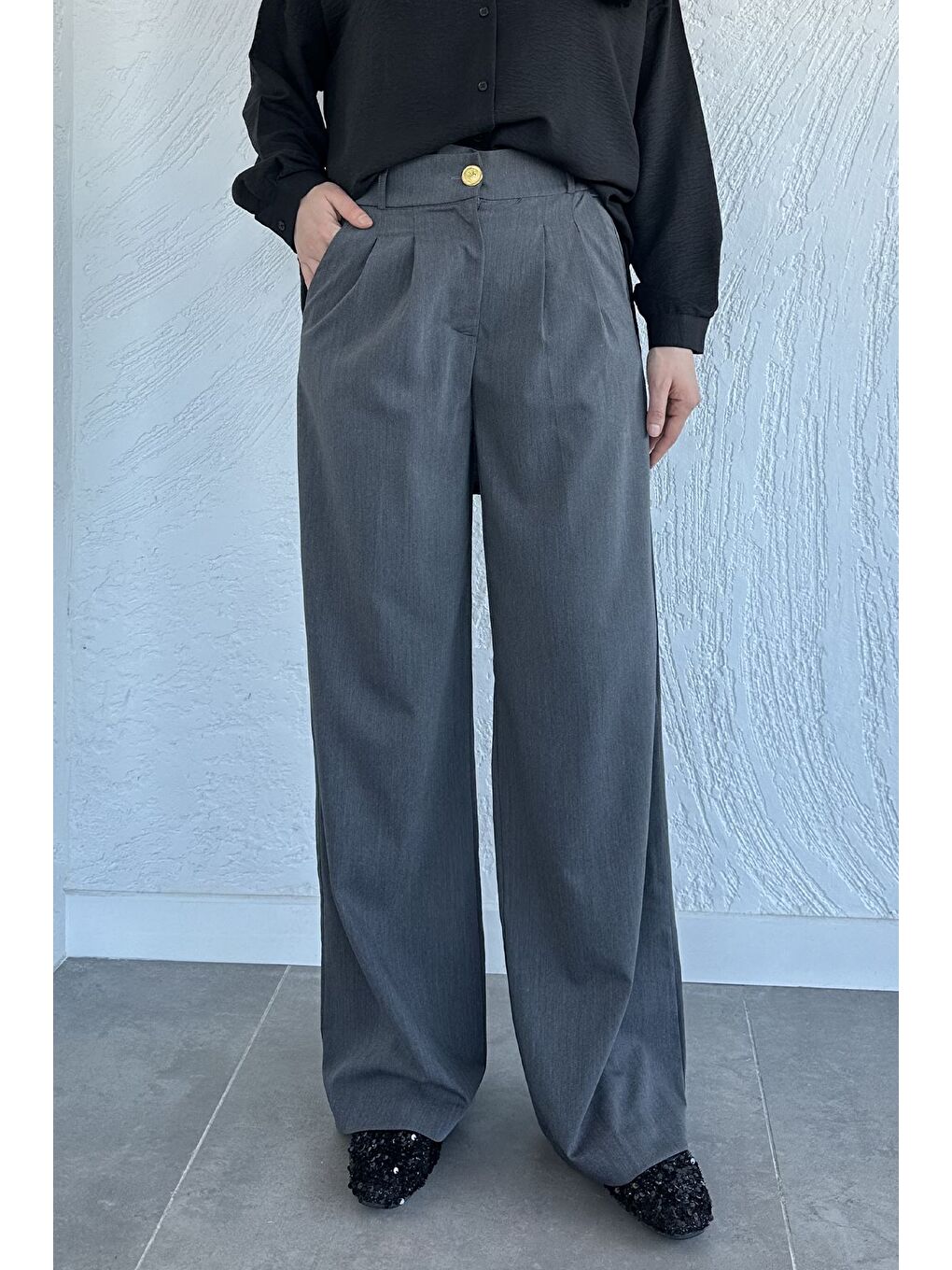 Antrasit Pileli Kemer Aksesuarlı Tesettür Kumaş Pantolon-4