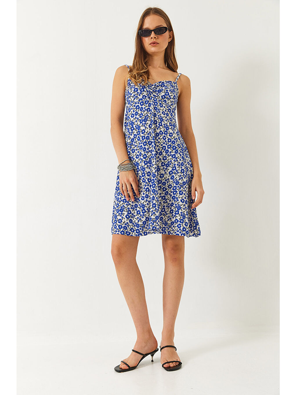 Mavi Kadın İnce Askılı Büzgü Detaylı Çiçek Desenli Mini Elbise-4