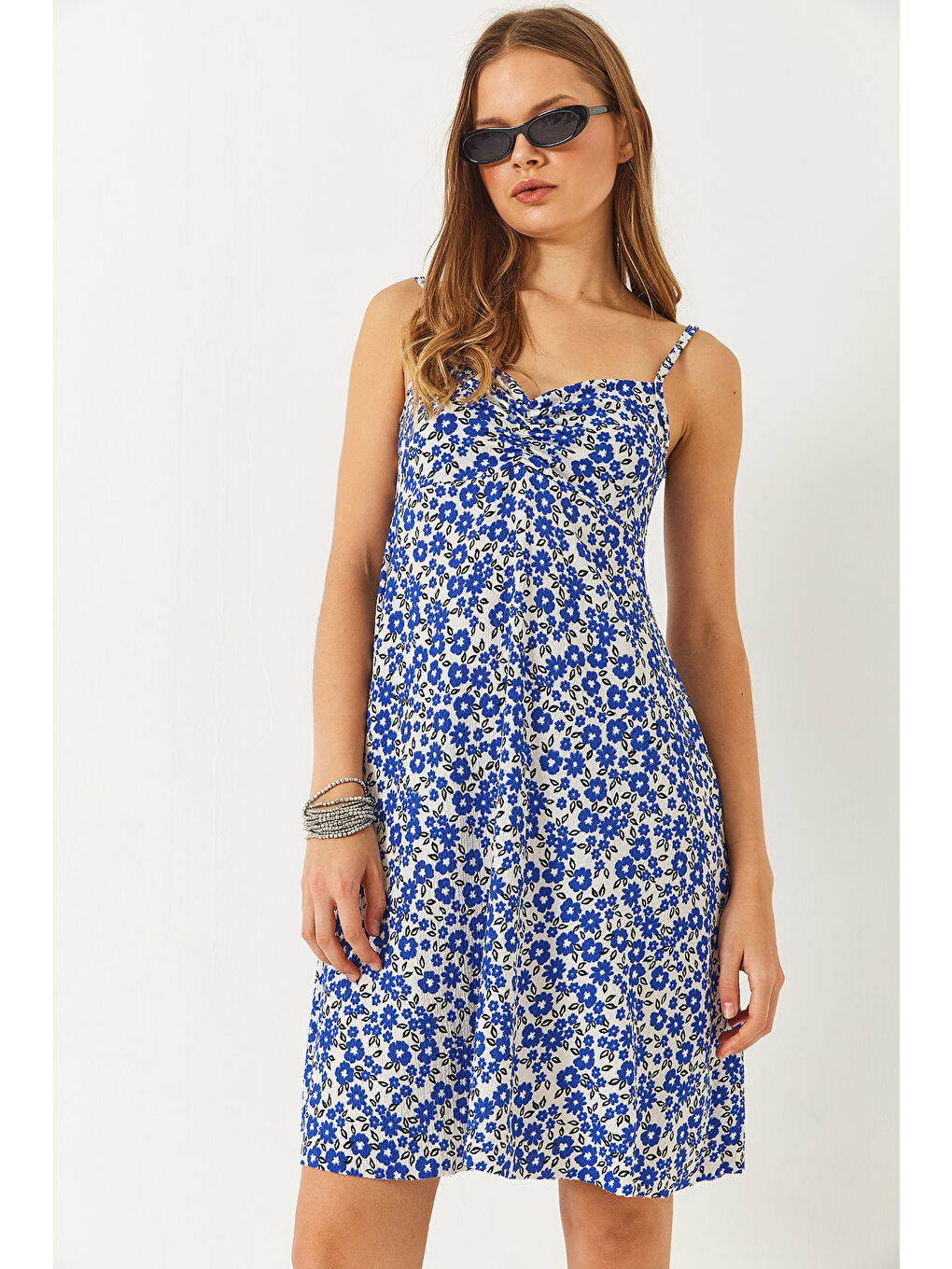 Mavi Kadın İnce Askılı Büzgü Detaylı Çiçek Desenli Mini Elbise-6