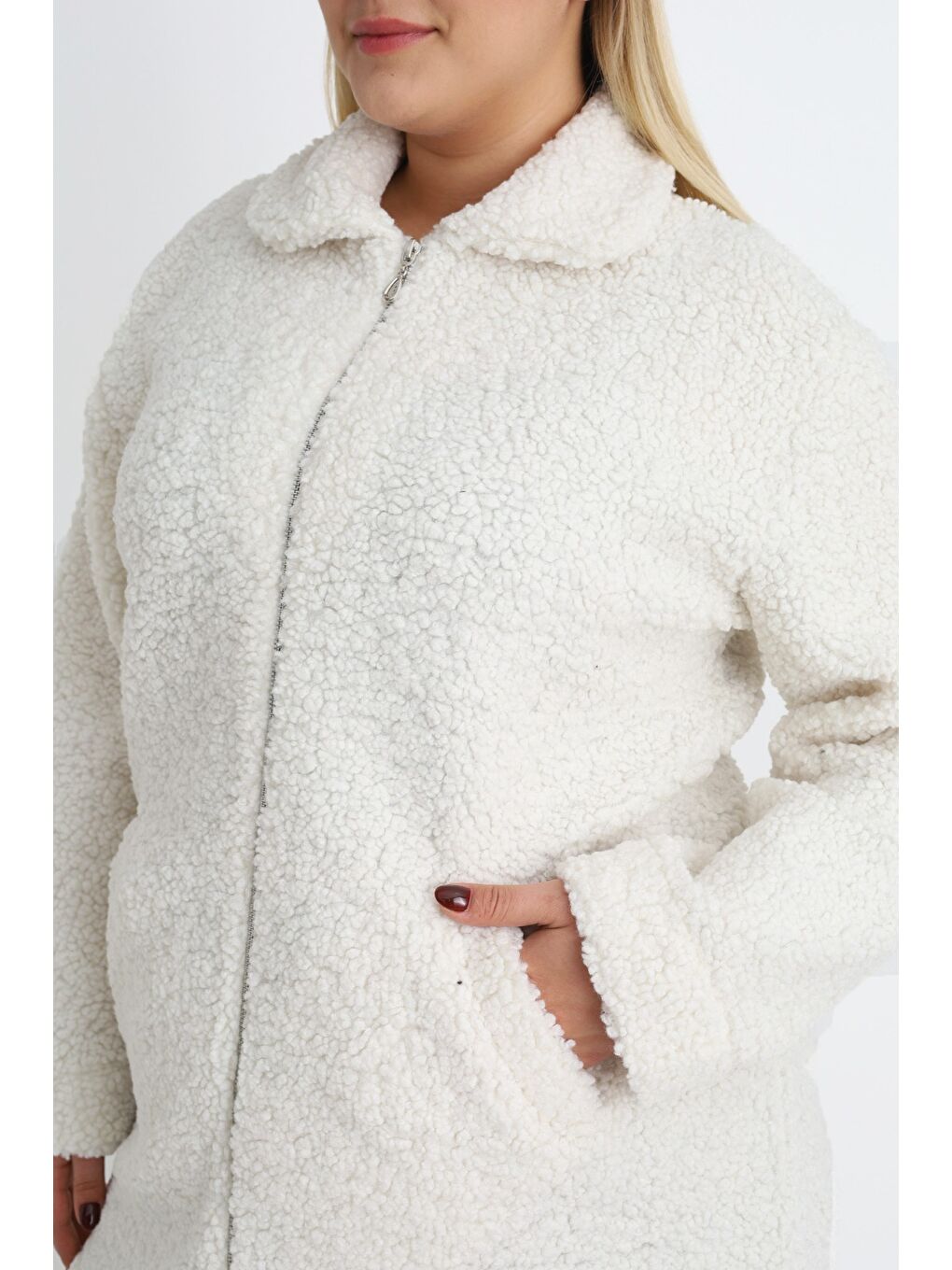 Beyaz Kadın Büyük Beden Siyah Fermuarlı Cepli Soft Teddy Pelüş Uzun Kollu Hırka-5