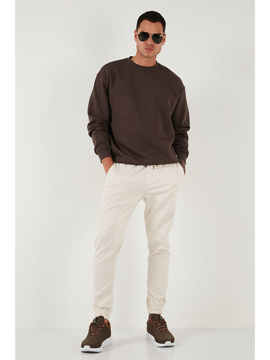 Kahverengi Regular Fit Bisiklet Yaka Pamuklu İçi Tüylü Yumuşak Şardonlu Erkek Sweat 5905255-1