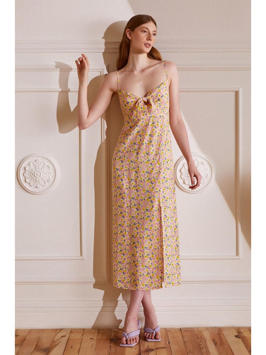 Pembe Arkası Büzgülü Fiyonklu Çiçek Desen Elbise