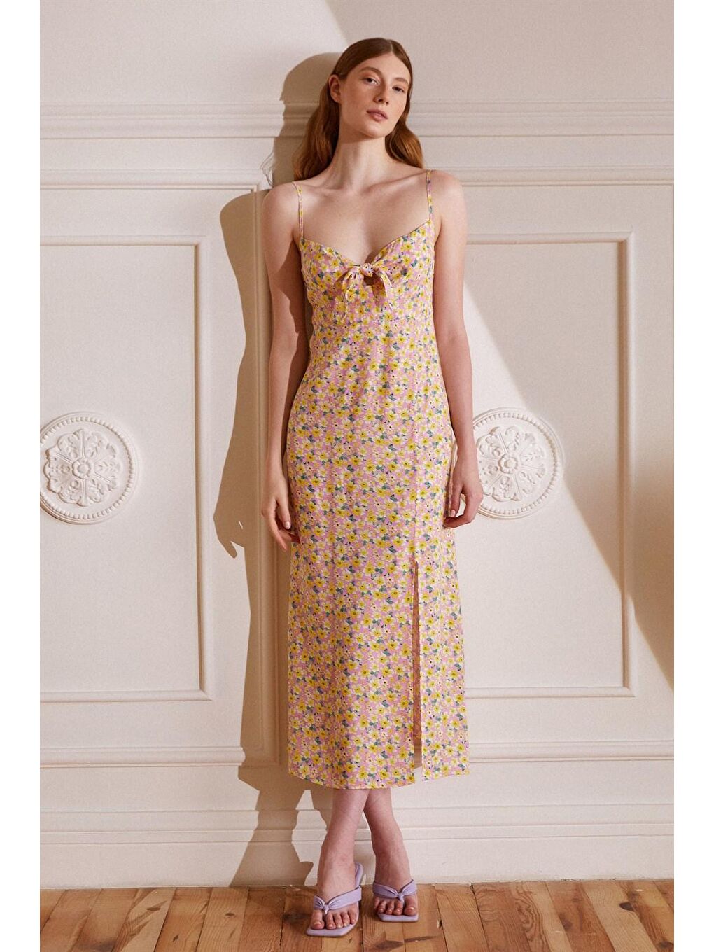 Pembe Arkası Büzgülü Fiyonklu Çiçek Desen Elbise-1