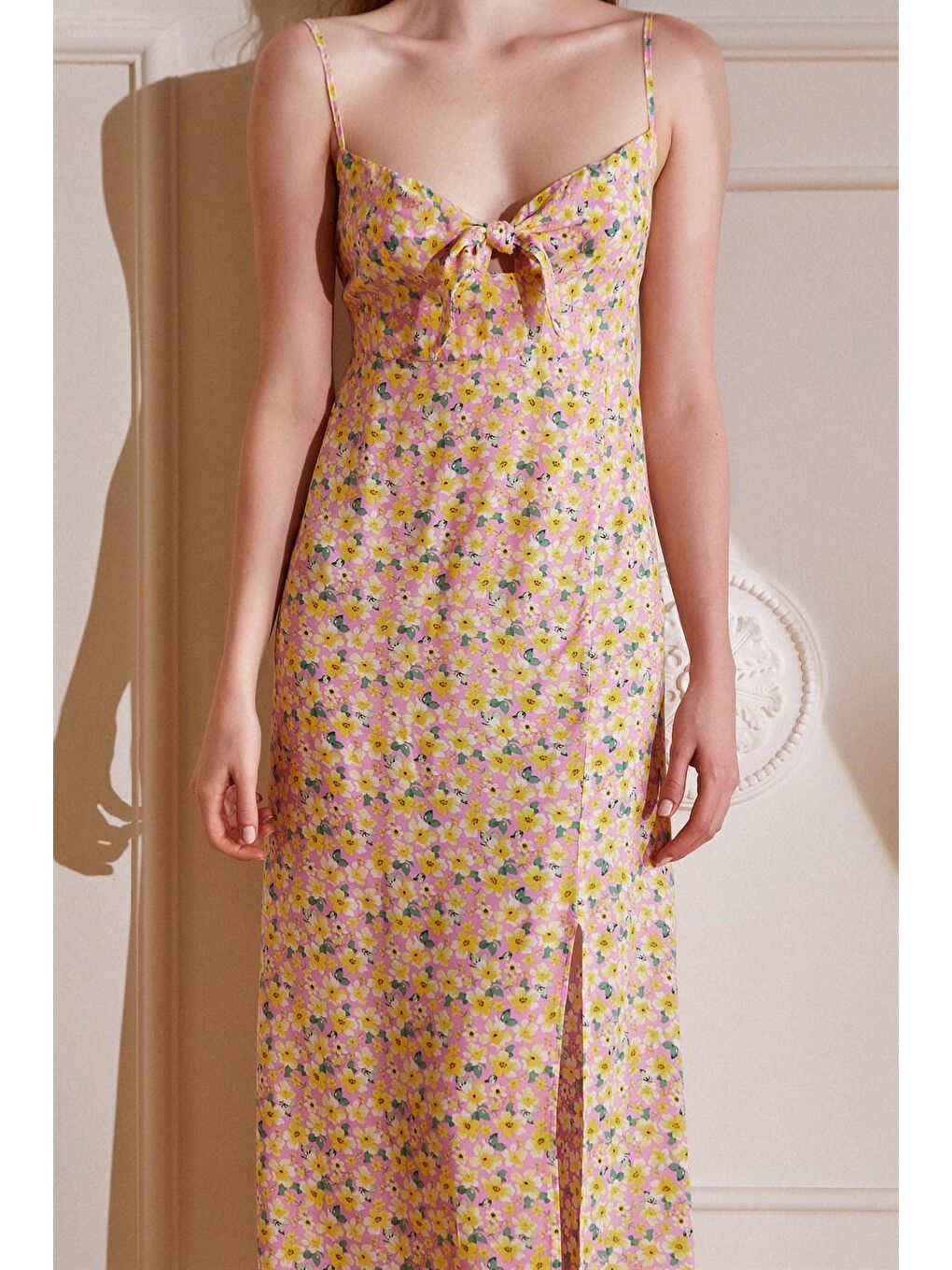 Pembe Arkası Büzgülü Fiyonklu Çiçek Desen Elbise-3