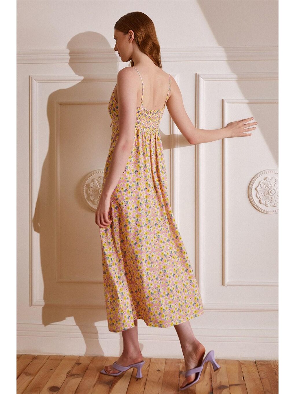 Pembe Arkası Büzgülü Fiyonklu Çiçek Desen Elbise-4