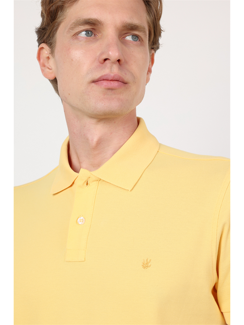 Sarı Polo Yaka Kısa Kol Cepsiz Slim Fit Pamuklu Tişört 1011260154-1
