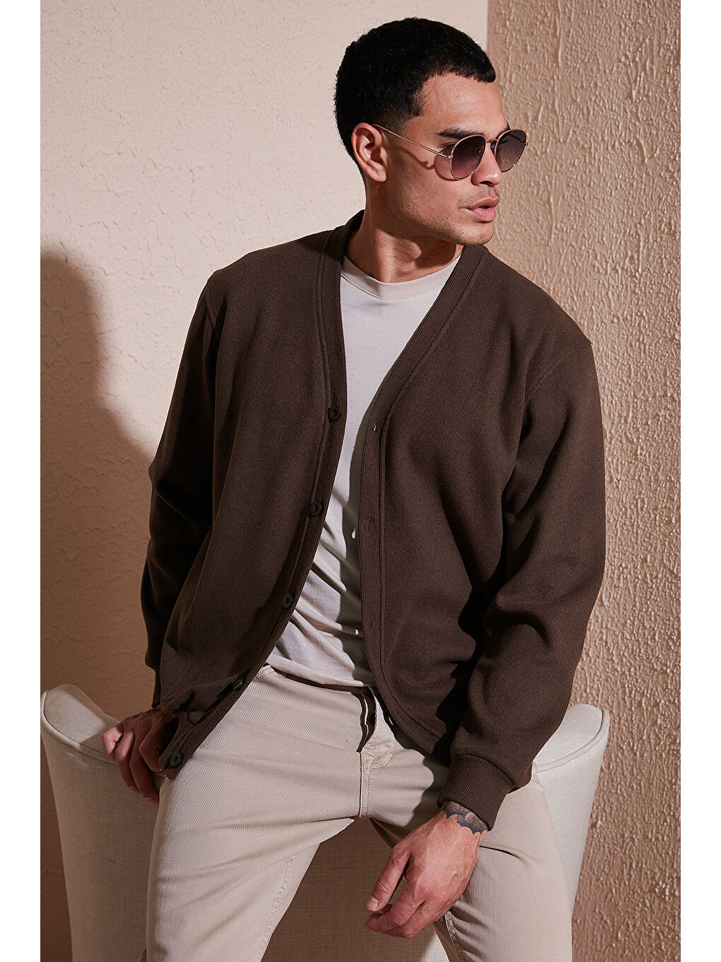 Kahverengi Pamuklu Regular Fit Düğmeli V Yaka Erkek Hırka 456205