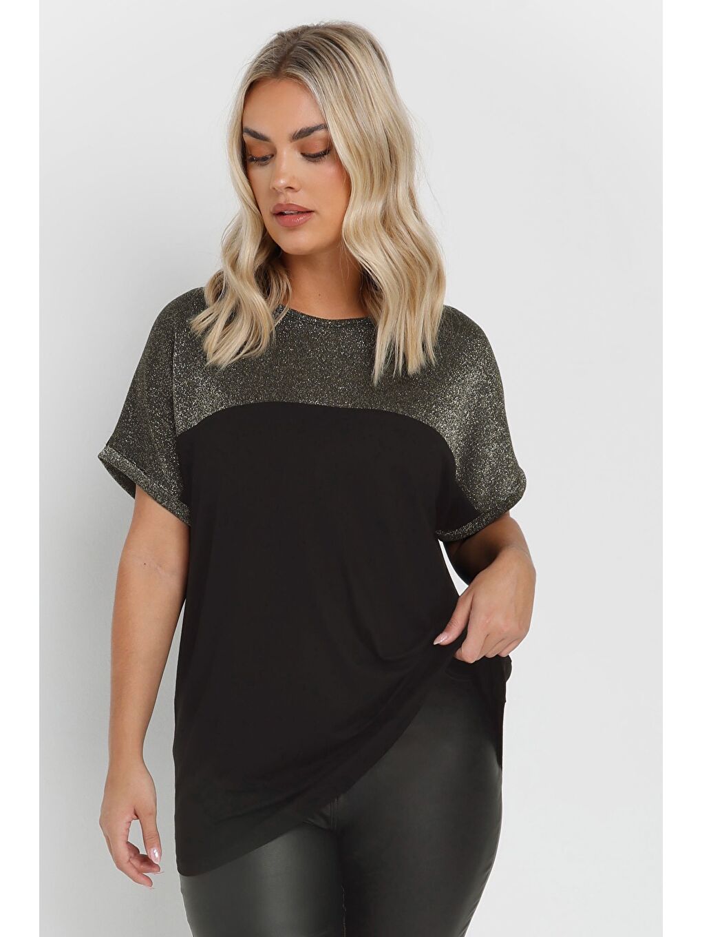 Siyah Büyük Beden Bisiklet Yaka Kısa Kollu Parlak Baskılı T-shirt 303843-1