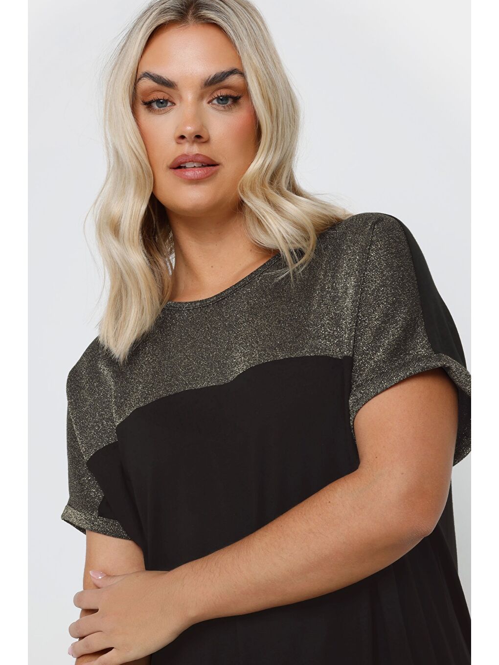 Siyah Büyük Beden Bisiklet Yaka Kısa Kollu Parlak Baskılı T-shirt 303843-3