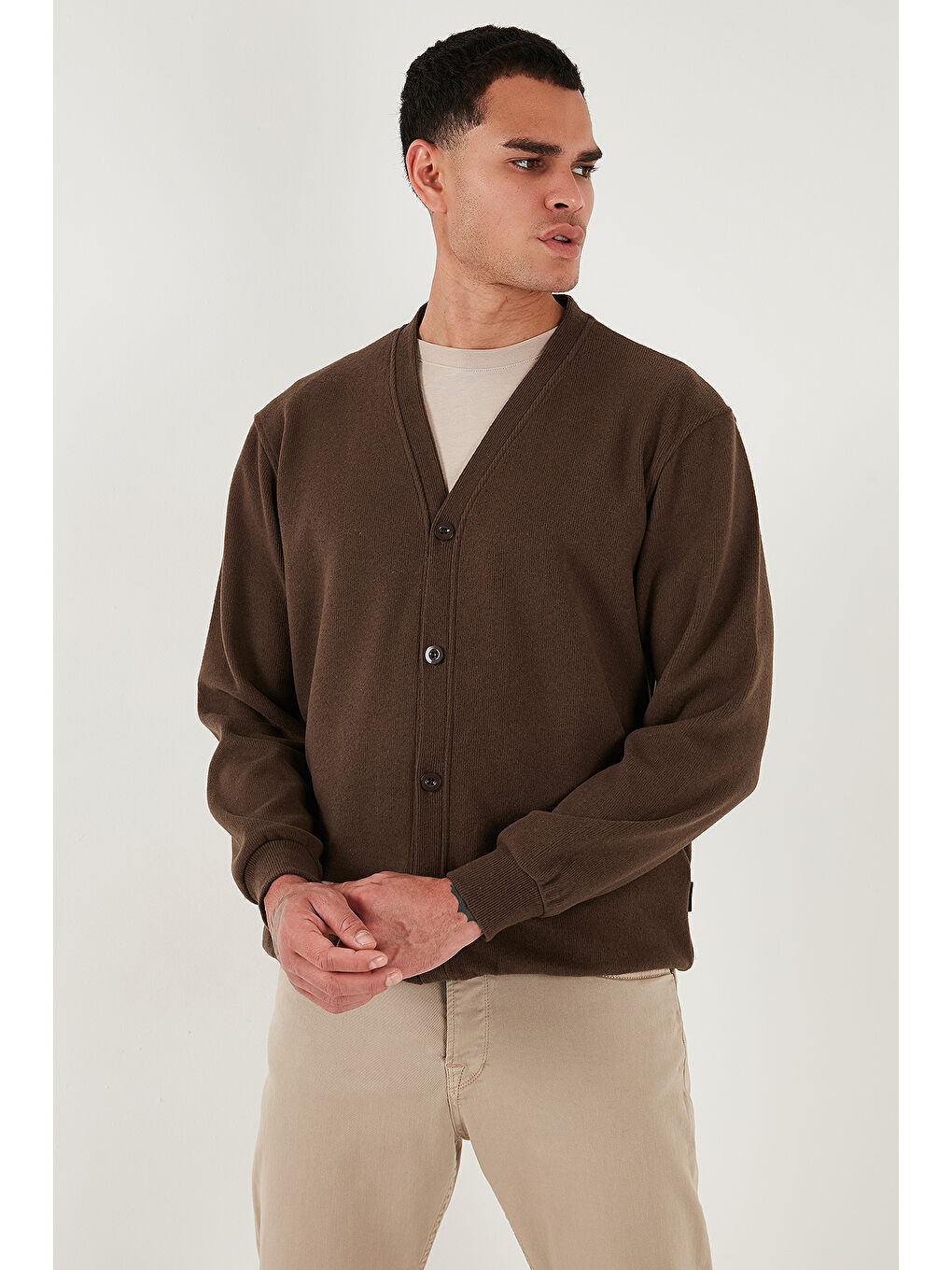 Kahverengi Pamuklu Regular Fit Düğmeli V Yaka Erkek Hırka 456205-2