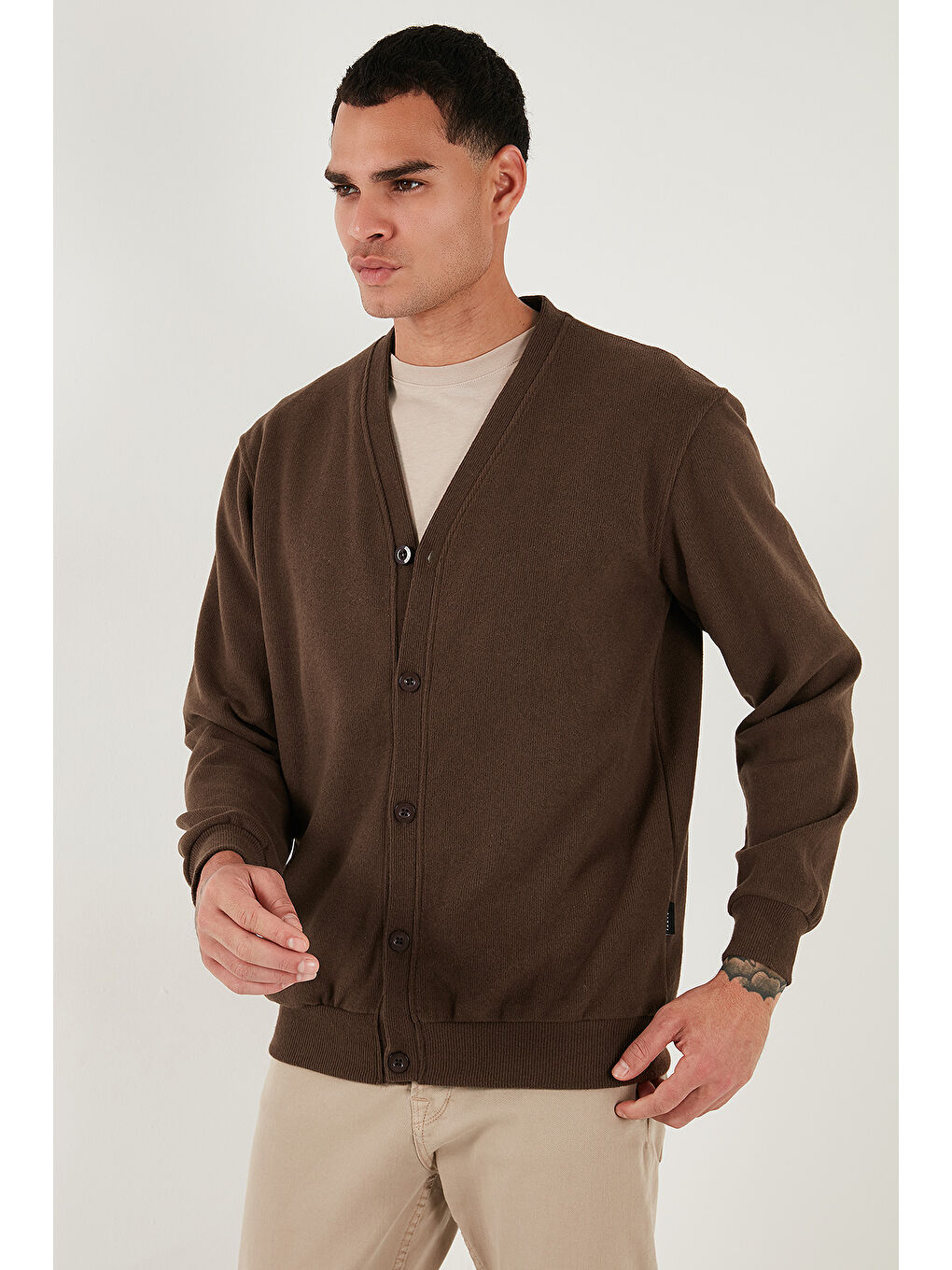 Kahverengi Pamuklu Regular Fit Düğmeli V Yaka Erkek Hırka 456205-3