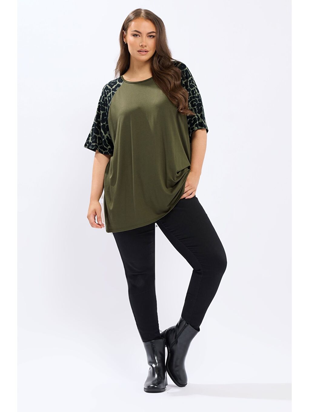 Haki Büyük Beden Bisiklet Yaka Kısa Kollu Leopar Desenli T-shirt 322972