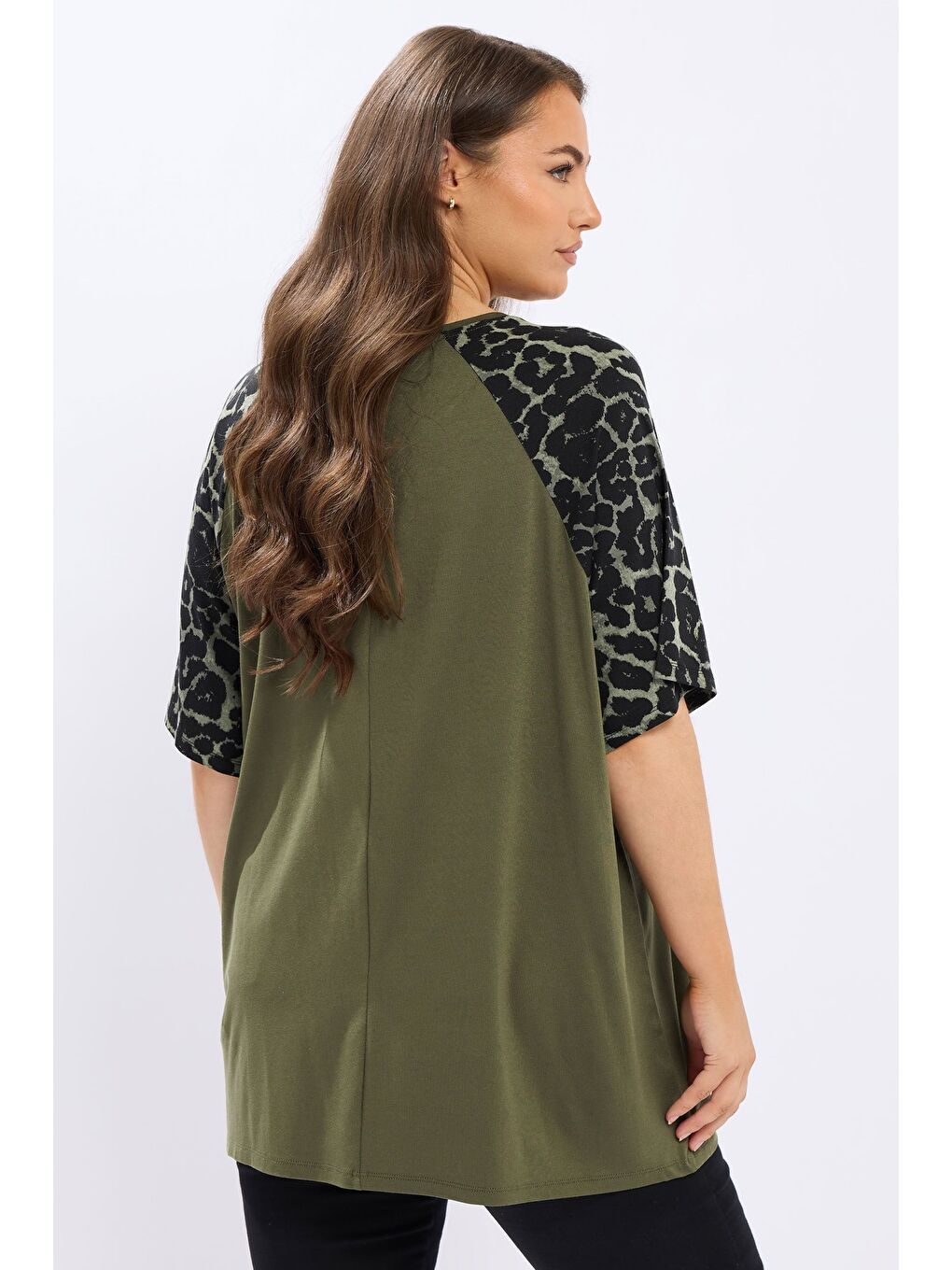 Haki Büyük Beden Bisiklet Yaka Kısa Kollu Leopar Desenli T-shirt 322972-5