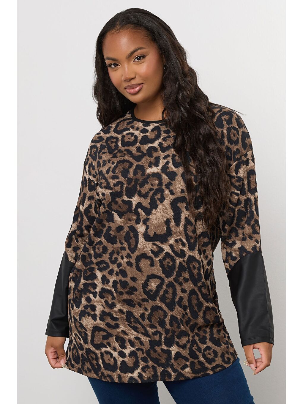 Kahverengi Büyük Beden Bisiklet Yaka Uzun Kollu Deri Detaylı T-shirt 304307-1