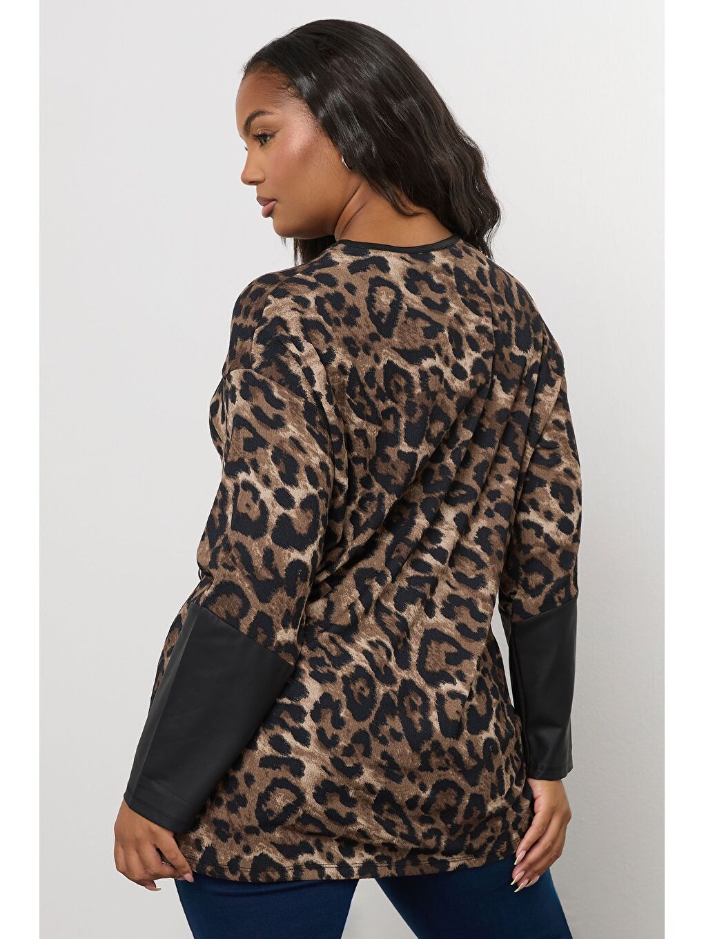 Kahverengi Büyük Beden Bisiklet Yaka Uzun Kollu Deri Detaylı T-shirt 304307-3