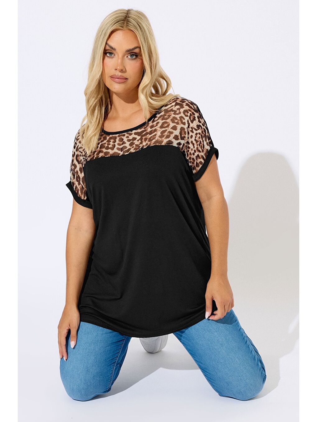 Siyah Büyük Beden Bisiklet Yaka Kısa Kollu Transparan Leopar Detaylı T-shirt 304286-1