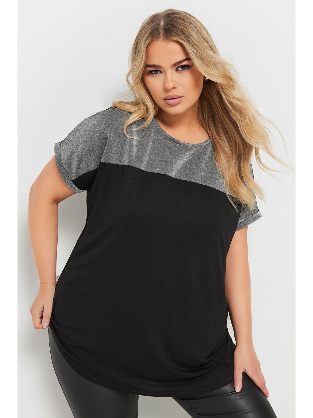 Siyah Büyük Beden Bisiklet Yaka Kısa Kollu Parlak Baskılı T-shirt 303844-3