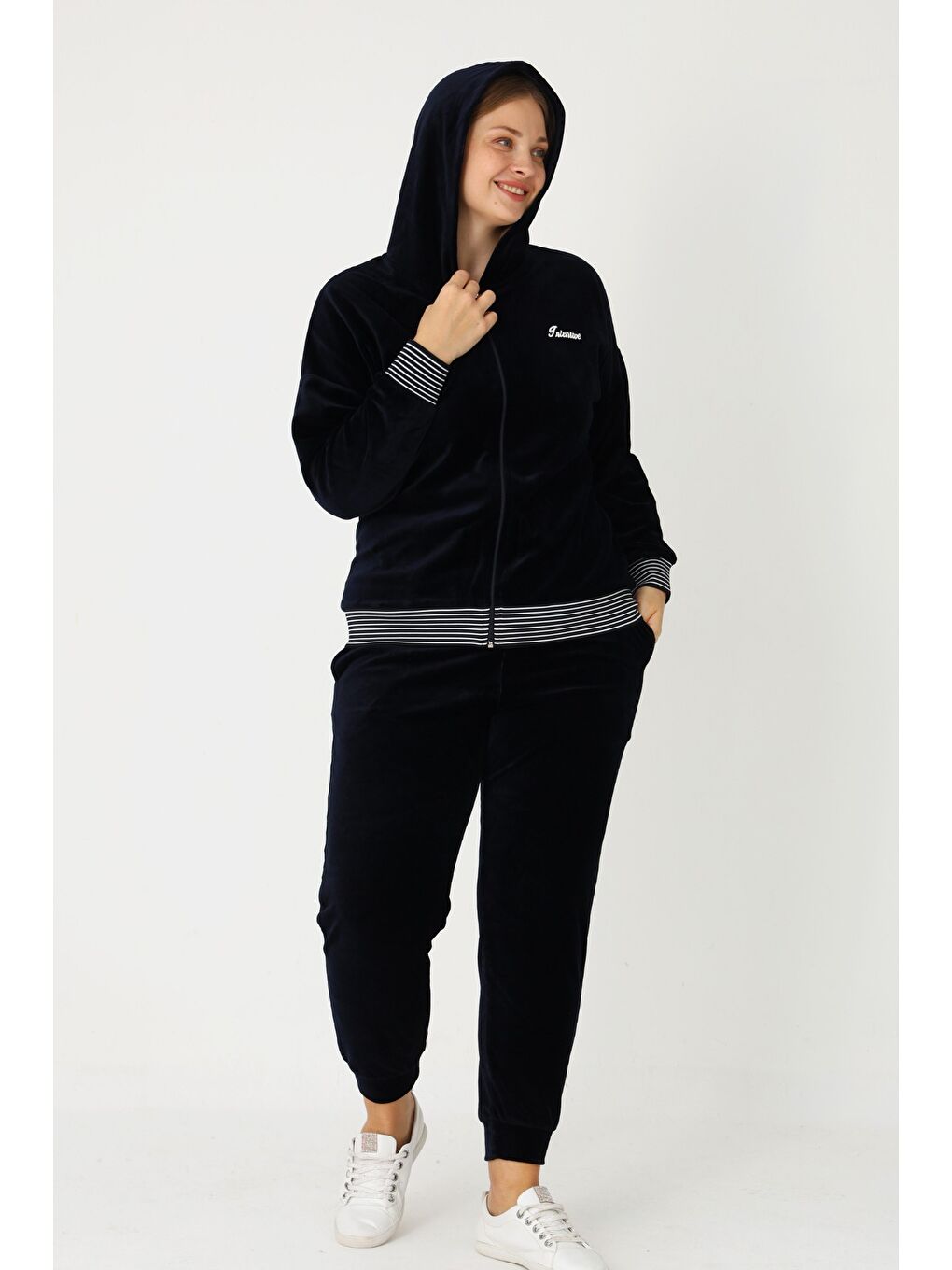 Lacivert Fermuarlı Kapüşonlu Pamuklu Kadife Uzun Kol Baskılı Cepli Kadın Büyük Beden Eşofman Takımı-6