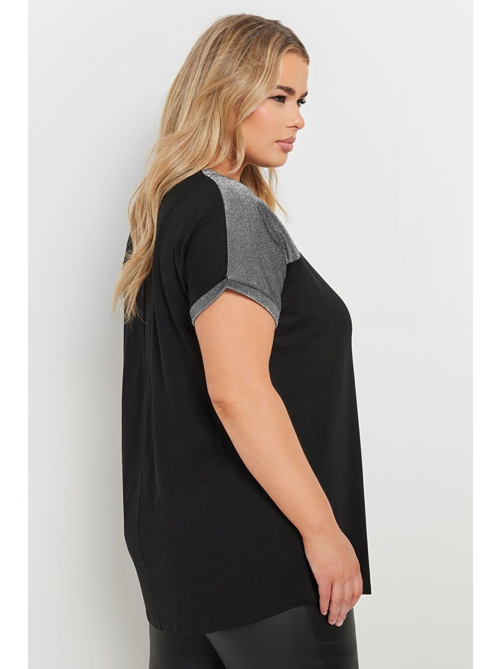 Siyah Büyük Beden Bisiklet Yaka Kısa Kollu Parlak Baskılı T-shirt 303844-4