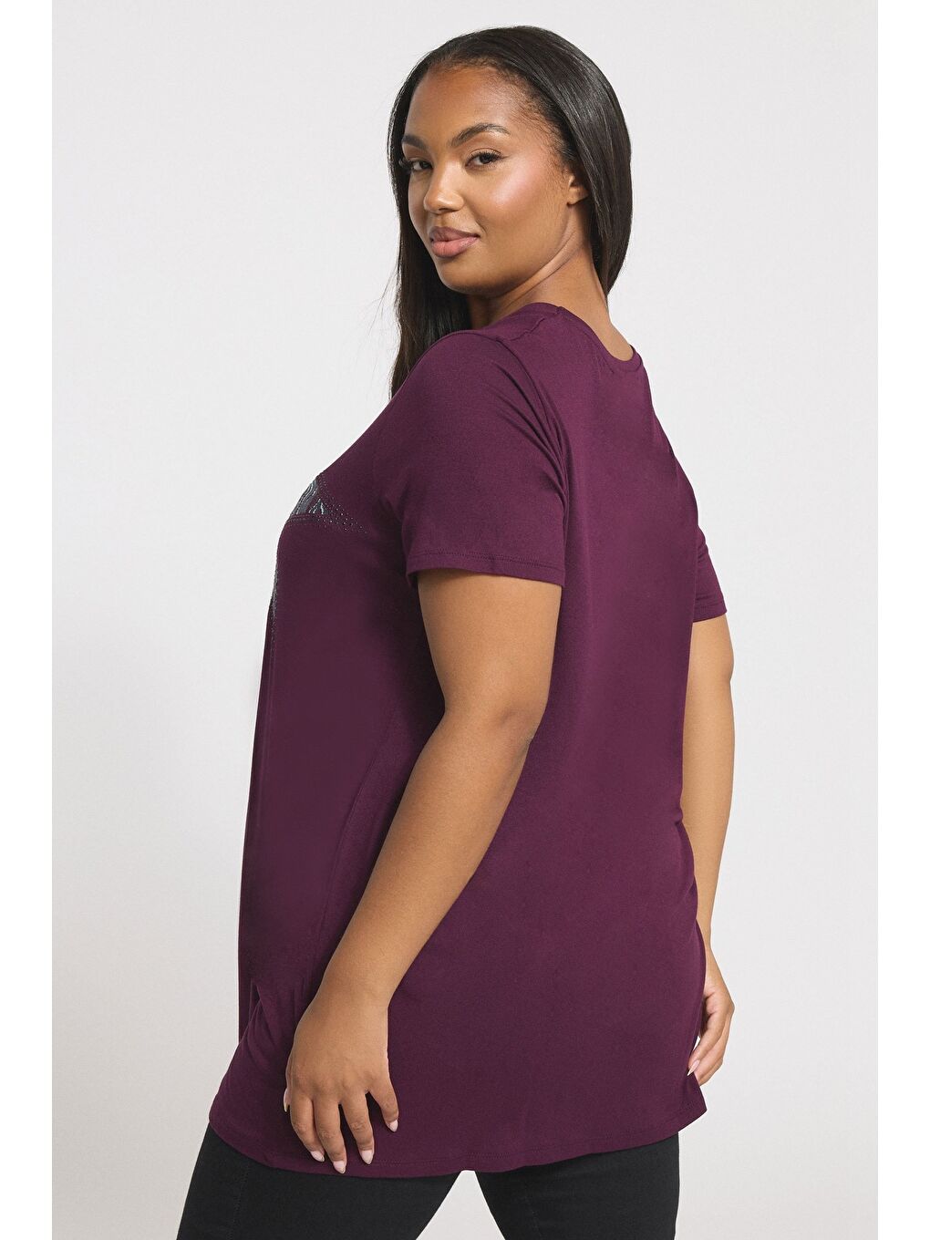 Mor Büyük Beden Bisiklet Yaka Kısa Kollu Parlak Baskılı Taşlı T-shirt 322960-3