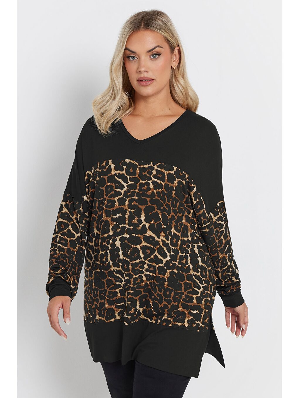 Siyah Büyük Beden V Yaka Uzun Kollu Leopar Desenli T-shirt 303784-1