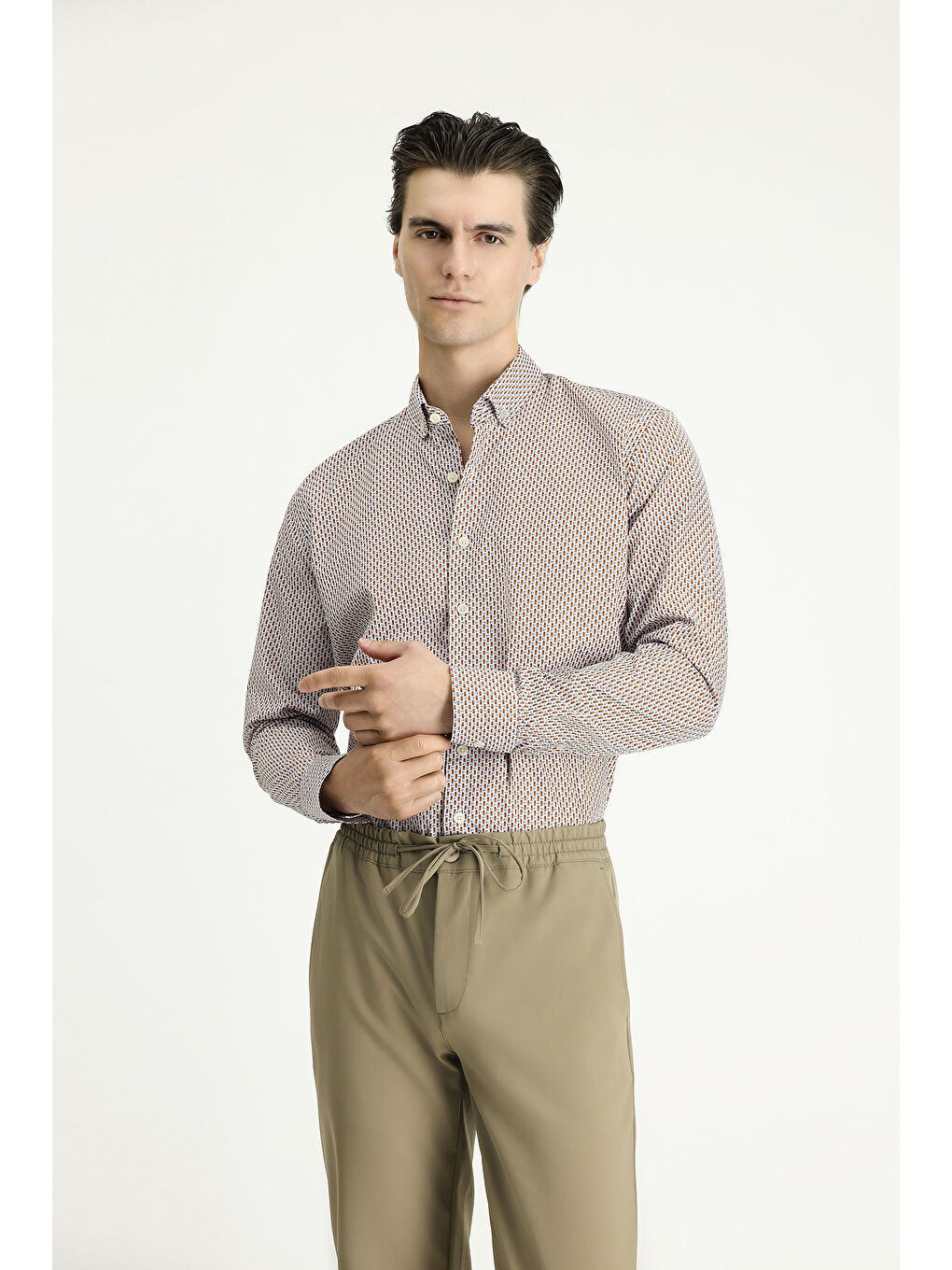 Kahverengi Uzun Kol Slim Fit Dar Kesim Baskılı Pamuk Düğmeli Yaka Gömlek